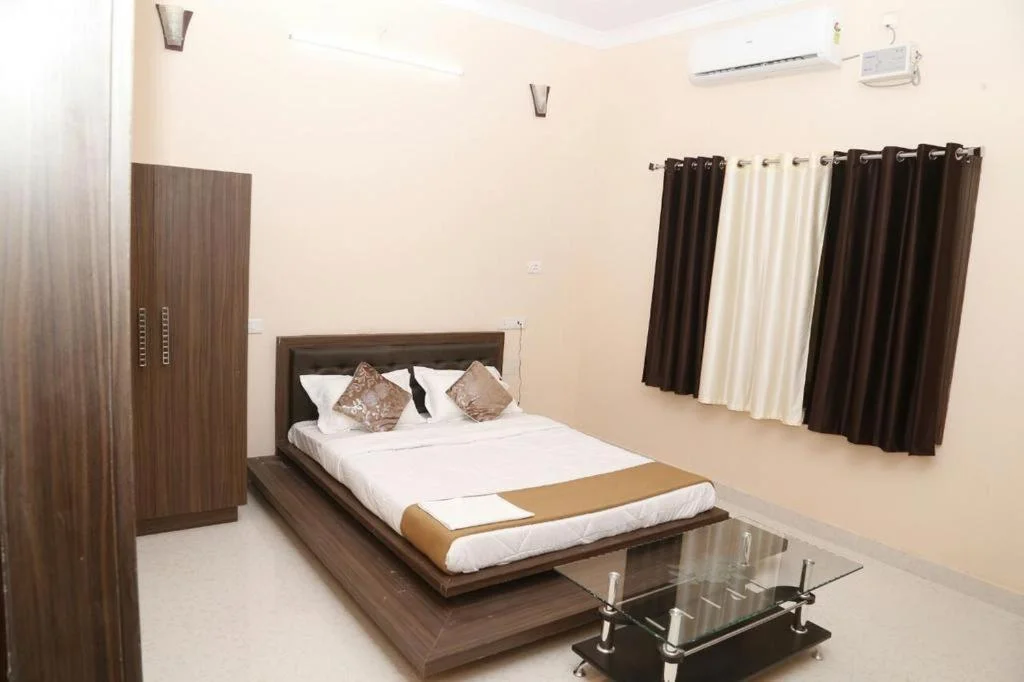 Deluxe Double Room (2 Adults + 1 Child)